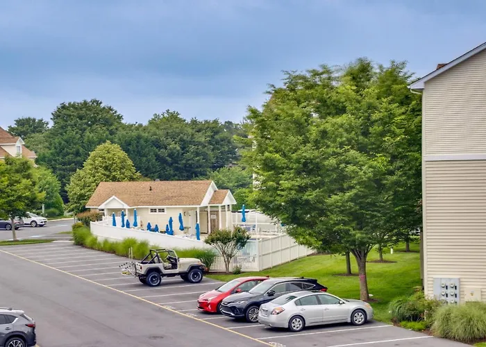 Condo W/ Pool Access ~ 2 Mi To Rehoboth Beach!