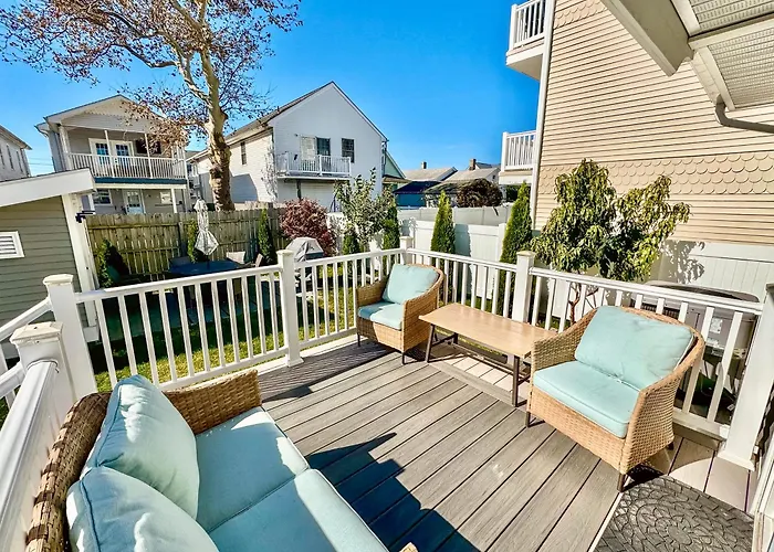 Unique Wildwood 3 Bedroom 1,5 Ba Entire House In The Heart Of Wildwood!